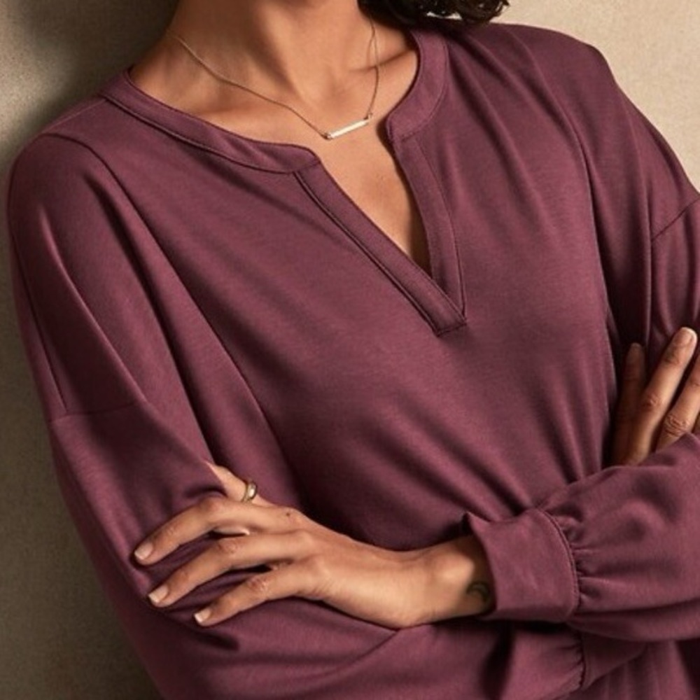 Banana Republic Notched Split-Neck V Sweatshirt Size M